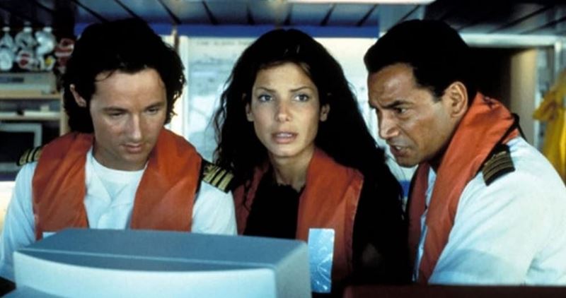 Sandra Bullock vemi utuje jeden zo svojich filmov