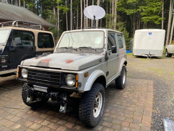 Starlink satelity už boli prispôsobené na napájanie v aute a aj konfiguráciu počas jazdy