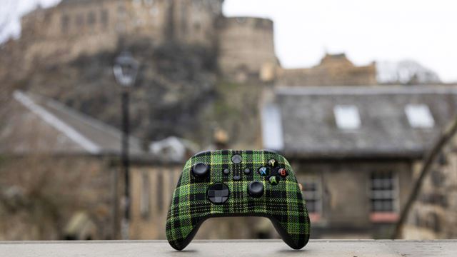Xbox UK spravil prav� �k�tsky Xbox Gamepad, dal ho do s��a�e 