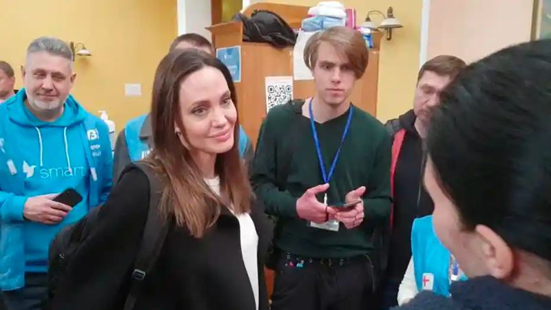 Angelina je na Ukrajine