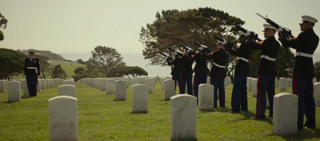 Slnko vdy zapad, na pli sa hr volejbal a jukebox je pln meldi - Top Gun 