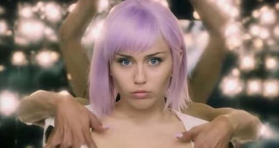 Nov� s�ria Black Mirror sa u� pripravuje. Piata sez�na mala premi�ru v roku 2019