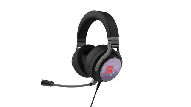 Scuf sa spojil s Coca Colou a predstavil t�matick� hern� doplnky 