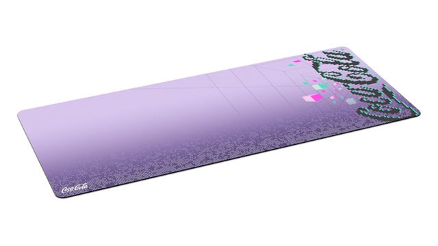 Scuf sa spojil s Coca Colou a predstavil t�matick� hern� doplnky 