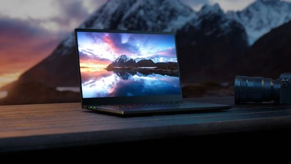 Razer Blade 15 príde aj vo verzii s 240Hz QHD OLED obrazovkou