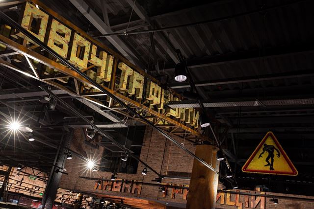 V Kyjeve bol otvoren� tematick� Stalker obchod 