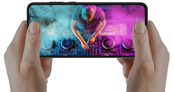 Motorola predstavila tri nov mobily Moto Edge 30 Ultra, Edge 30 Fusion a Edge 30 Neo