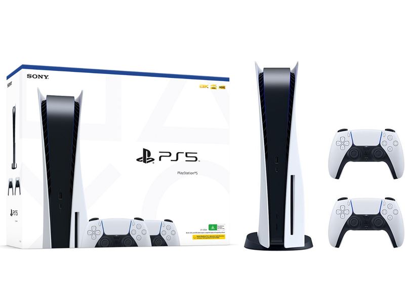 Prichdzaj balenia PS5 konzoly s dvomi gamepadmi