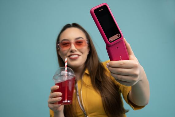 Chcete flip mobil a nechcete plati tiscku? Je tu Nokia 2660 Flip! Teraz v novch farbch