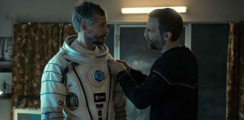 Netflix, HBO Max tipy: L'Astronaute, Metronom, Beckham, Savior Complex, Our Flag Means Death ... 