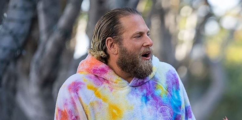 Outcome. Jonah Hill sa ujal rie temnej komdie s Keanu Reevesom