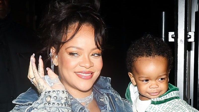 Rihanna už svojho syna neskrýva
