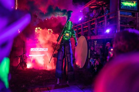 Festival Cybertown op� o�iv� unik�tne kyberpunkov� mesto