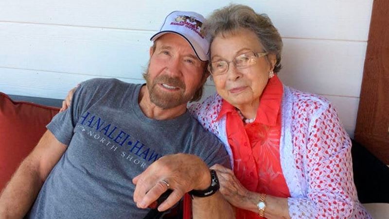 Mama Chucka Norrisa oslávila už 102. narodeniny