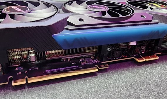 Asus predstavil nov systm napjania grafickch kariet