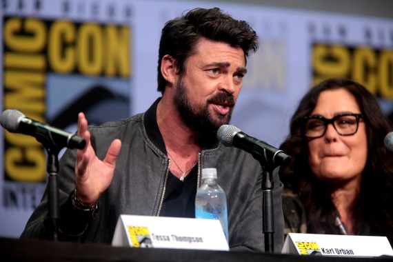 Karl Urban by sa mal predstaviť ako Johnny Cage v Mortal Kombat 2