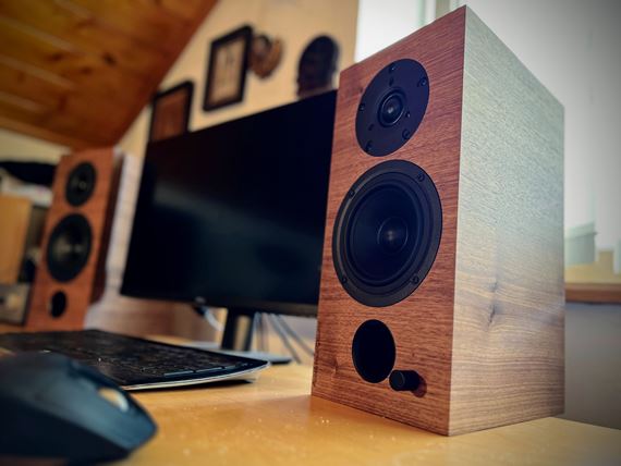 Labrador 39 Forte od AQ m� by� stereo rie�en�m pre n�ro�n�ch