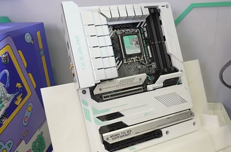 Asus vyd svoju RTX 4070 bez konektorov na jese  