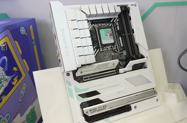 Asus vyd� svoju RTX 4070 bez konektorov na jese� 