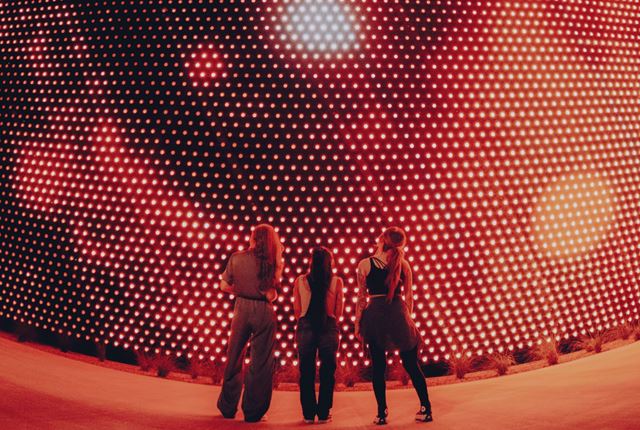 V Las Vegas bola spusten Sphere 