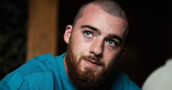 Zomrel Angus Cloud, predstavite� Feza zo seri�lu Euf�ria