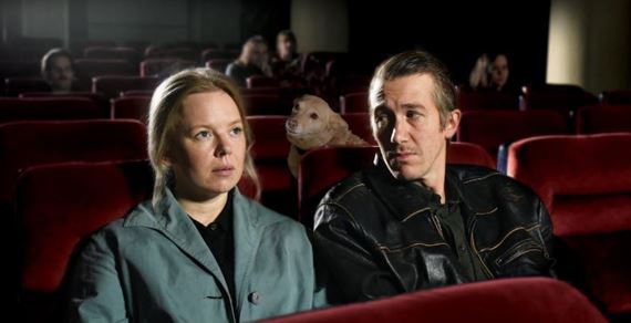 Cítite sa pri nových filmoch niekedy trápne? Vybrali sme kvalitné komédie, ktoré sa oplatí poznať