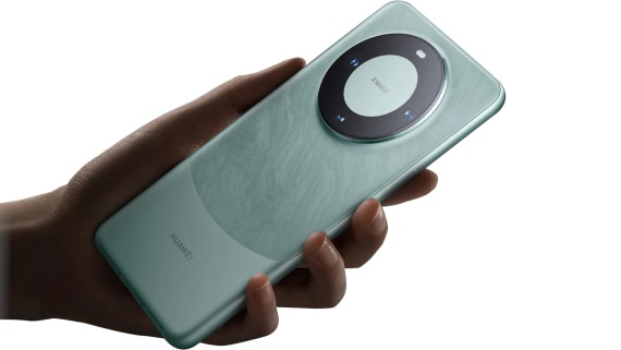 Huawei predstavil Mate 60 s monosou volania cez satelit