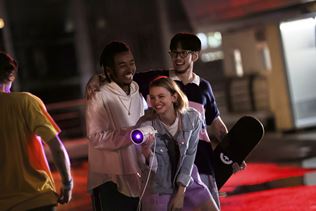 Starfield si teraz zahrte s novm projektorom od Samsungu  je tu The Freestyle druhej genercie 