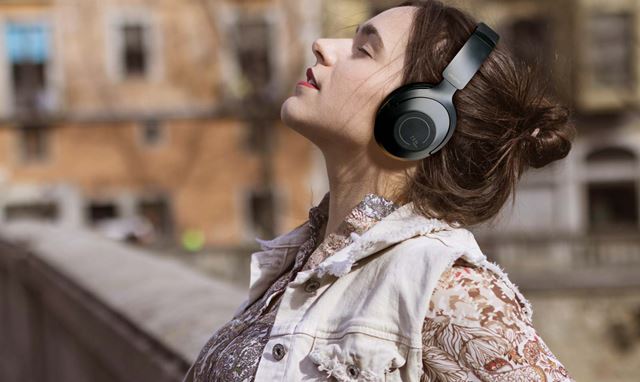 Creative predstavilo Zen Hybrid Pro wireless slchadl 