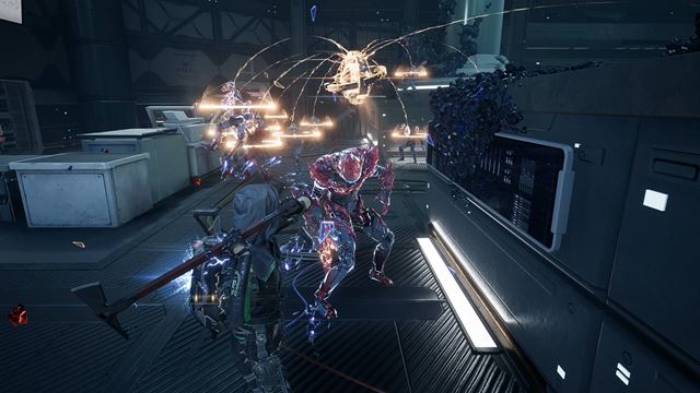 Synced je vonku, predv�dza sa vo ve�kom, ale reakcie s� zmie�an� 