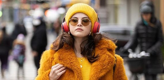 David O. Russelll nato ivotopis o Linde Ronstadt. Zahr si ju Selena Gomez