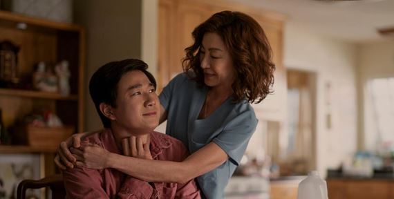 V novej srii The Brothers Sun hr Michelle Yeoh ohrozen matku profi zabijaka