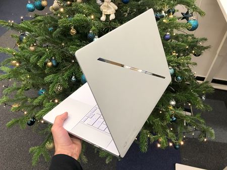 Asus predstavil  ROG Zephyrus G16 a ROG Strix SCAR notebooky  