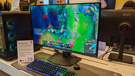 MSI ukzalo 4K OLED monitor s AI, ktor umon cheatova  