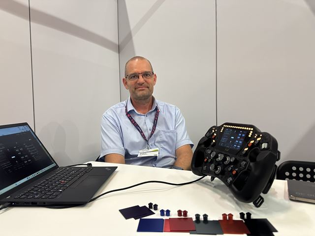 Technikou preplnen� volant Invicta od Asetek Sim Sports prebud� aj v neznalcoch pretek�rsky z�pal! 