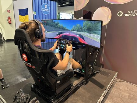 Technikou preplnen volant Invicta od Asetek Sim Sports prebud aj v neznalcoch pretekrsky zpal!  