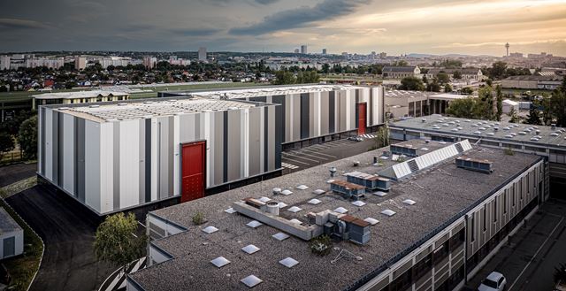 Viede otvra filmov tdi HQ7. Dve modern filmov haly s k dispozcii pre nrodn aj medzinrodn produkcie 