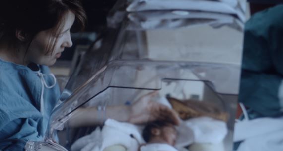 Šedá zóna je hlasom mnohých matiek, ktorý doteraz nebolo počuť. Do kín prichádza víťaz festivalu Cinematik