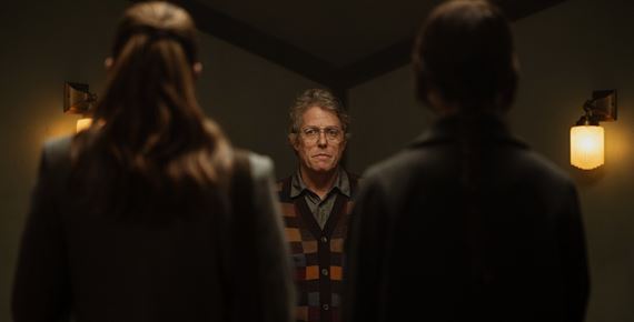 Diabolsky rafinovaný Hugh Grant rozohráva vo filme Heretik najdesivejšiu úlohu svojej kariéry