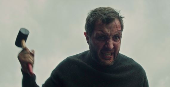 Mrazivo absurdná a zároveň aktuálna satira Vincent musí zomrieť