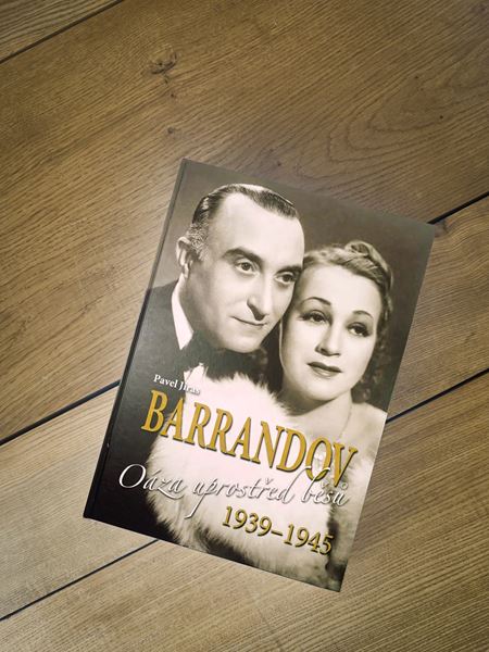 Vychdzaj nov knihy o Martinovi Friovi a Miloovi Formanovi, ale aj trojdielna sga Barrandov  