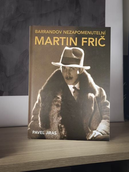 Vychdzaj nov knihy o Martinovi Friovi a Miloovi Formanovi, ale aj trojdielna sga Barrandov  