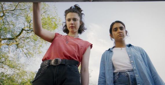 Ethan Coen tentoraz bez brata, ale za to s manelkou. Akn komdia Baby na teku / Drive-Away Dolls