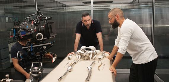 tdio A24 pripravuje nov film Alexa Garlanda. Bude vojnov, zrejme v om uvidme Charlesa Meltona