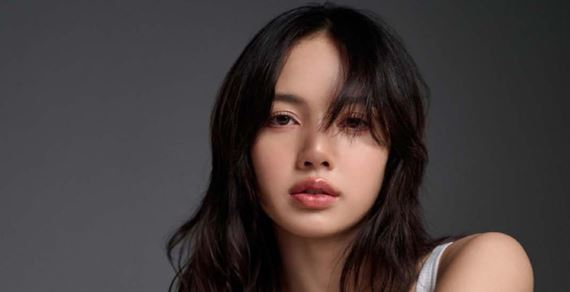 Rapperka Lalisa Manobal sa objav v tretej srii serilu Biely lotos