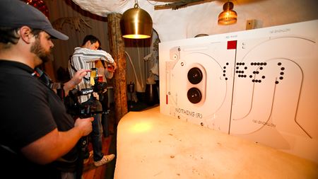 Nothing Phone (2a) teasuje svoj dizajn  