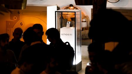 Nothing Phone (2a) teasuje svoj dizajn  