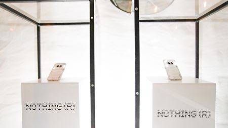 Nothing Phone (2a) teasuje svoj dizajn  