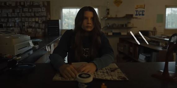 Longlegs. Nov horor s Nicolasom Cageom v rii Oz Perkinsa