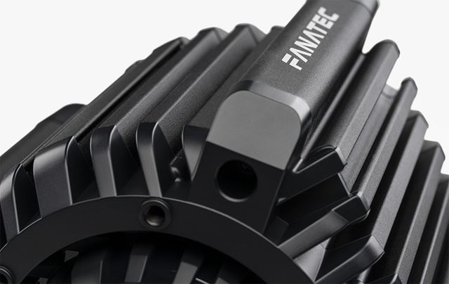 Fanatec spustil predaj Clubsport Racing Wheel F1 bundlu 